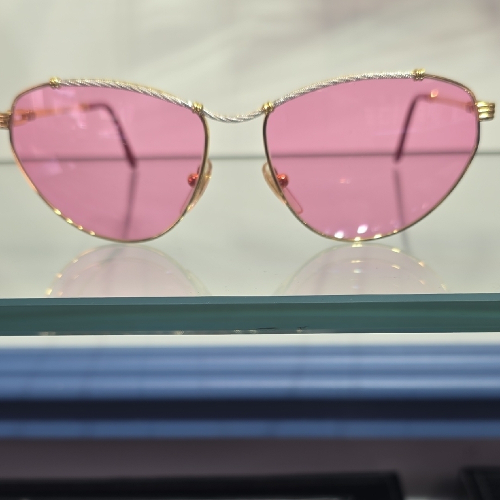 Elegant Gold and Pink Sunglasses